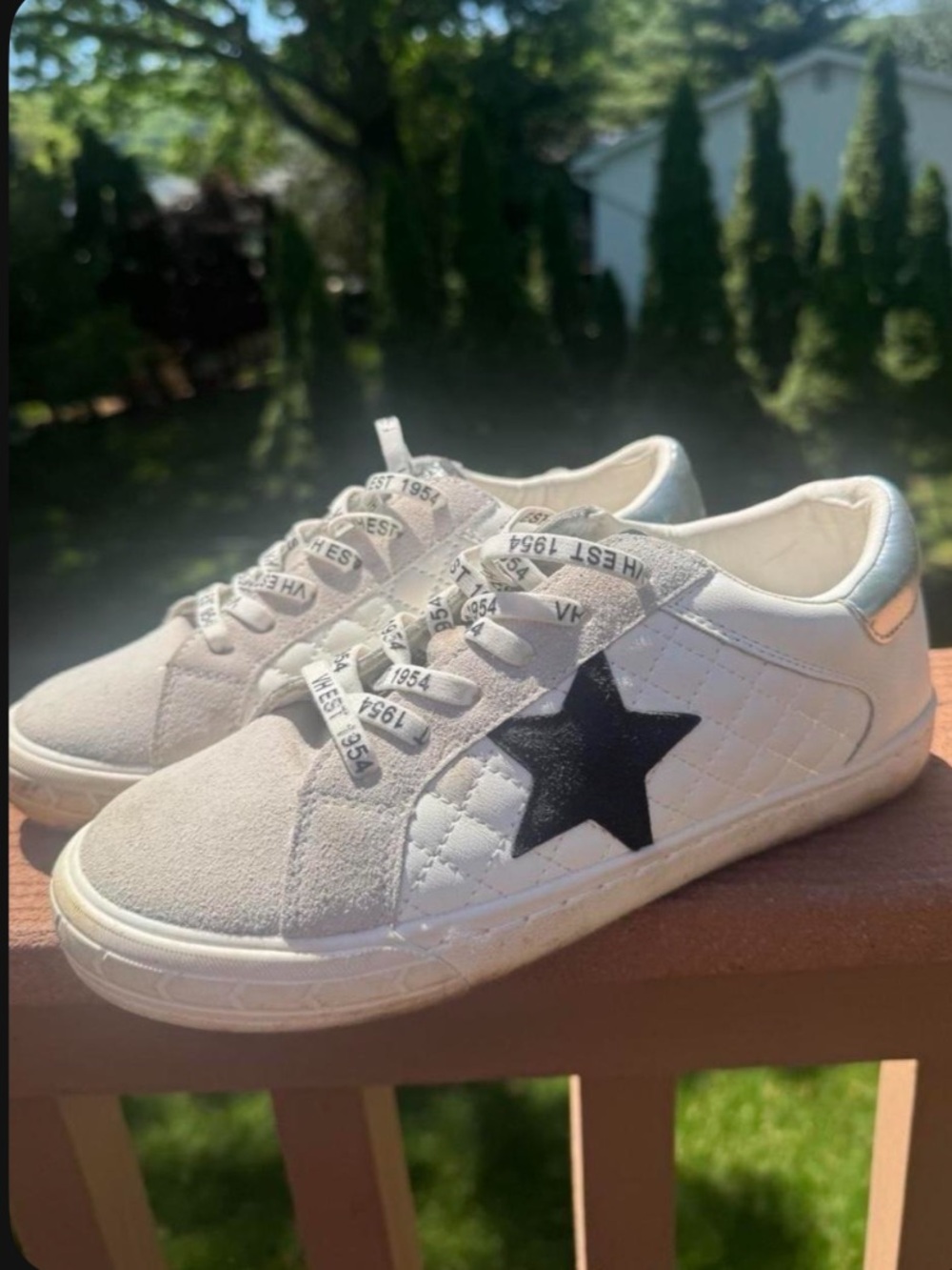 🤍🖤Size 6.5 ✨ Vintage Havana Quilted Star Sneakers